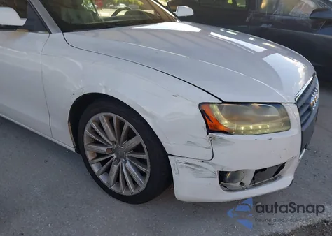 2010 Audi A5 2.0T Premium z USA, uszkodzony, nr VIN WAUJFAFH4AN009047